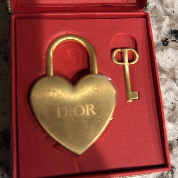 NIB Christian Dior lock and key VIP set - Picture 3 of 8